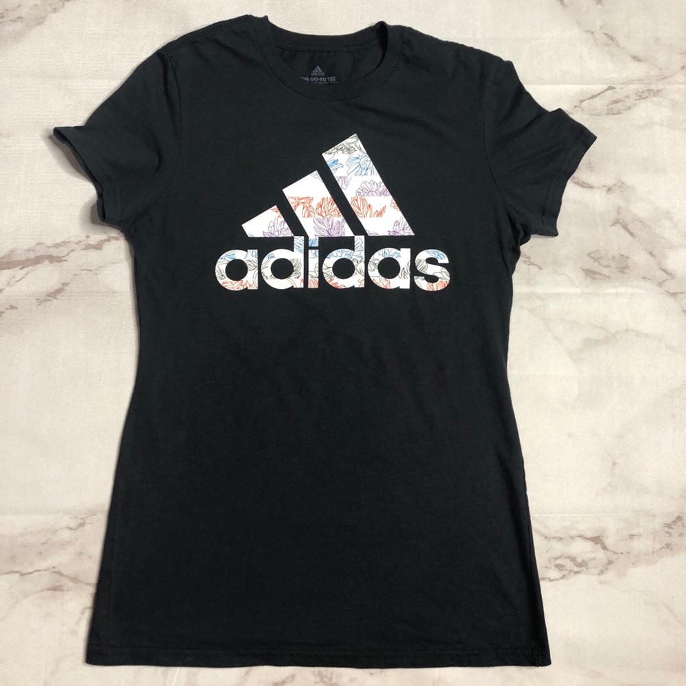 Adidas THE GO TO TEE Tropical Logo